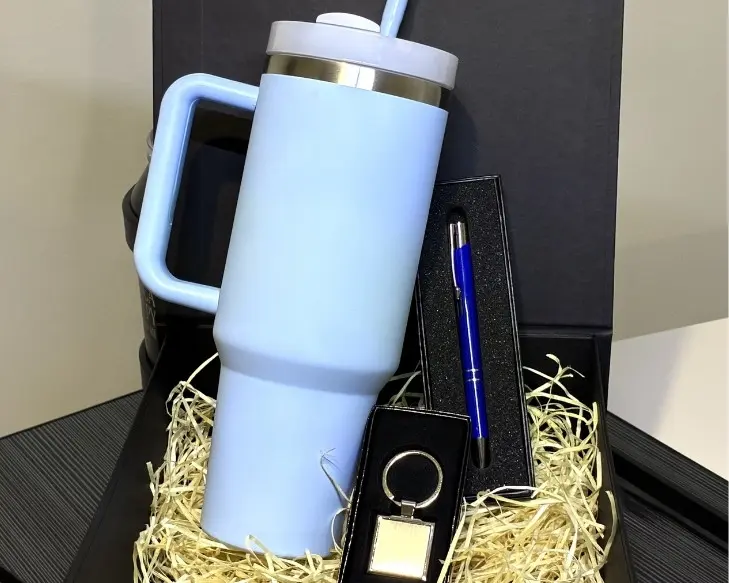 Quencher térmico personalizado en set corporativo de regalo