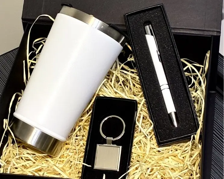 Kit empresarial personalizado con vaso, bolígrafo y llavero